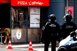 Man takes staff hostage at restaurant outside Paris
