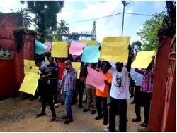 Protest rocks Cross River PDP secretariat over ousted chairman