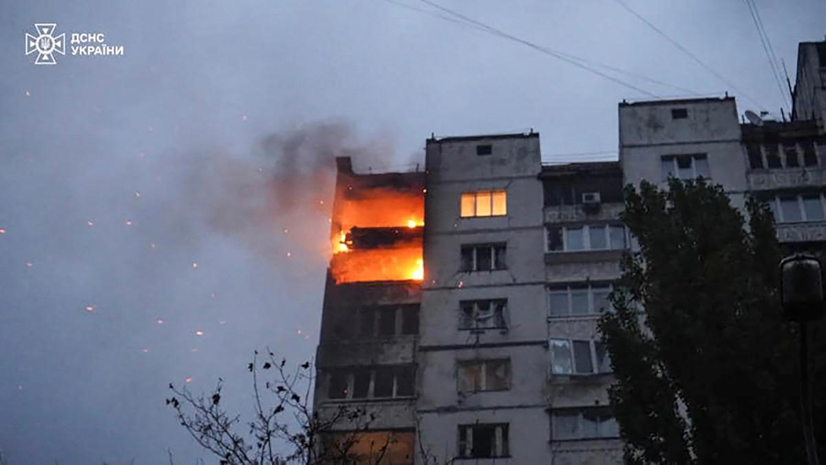 Kyiv comes under heavy Russian drone attack