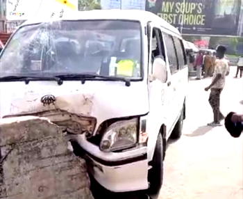 Bus driver escapes death in Lagos after brake failure