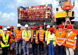 APM Terminals Apapa welcomes ‘EA CENTAURUS’, largest containership to docks at Apapa Port