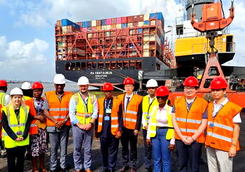 APM Terminals Apapa welcomes ‘EA CENTAURUS’, largest containership to docks at Apapa Port
