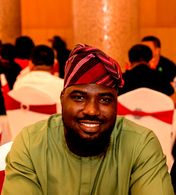 Abimboye celebrates Gov Adeleke’s 2nd anniversary with food, cash gifts in Ode Omu