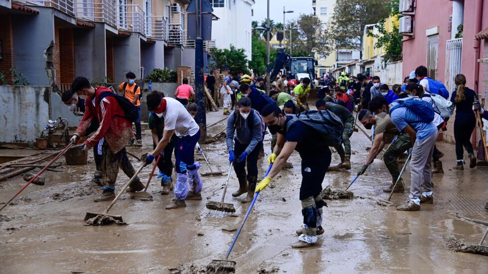 Spain dreads more flood deaths on day six of rescue