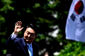 S/Korea investigators recommend Yoon be charged with insurrection, abuse of power