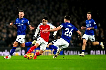 Arsenal edge past Ipswich to go second in Premier League