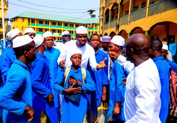 Tinubu’s aide launches 40 scholarships, book donations for Markaz students in Agege