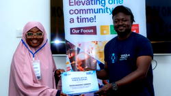 Foundation gives grant to young enterpreneurs