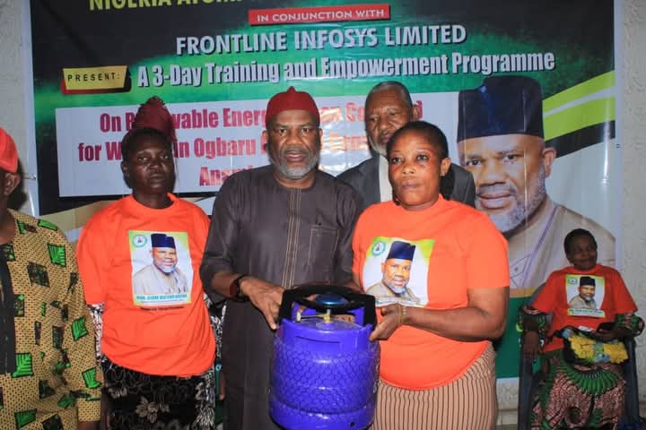 Ogene empowers 50 Ogbaru women with ₦50,000 and Gas cookers after renewable energy training