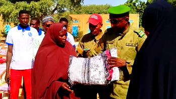 Group shares food palliatives with flood victims in Maradi