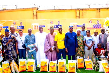 Yuletide: Over 10,000 vulnerable households get Sen Abiru’s food packs in Lagos