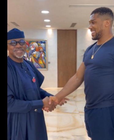 Video: Anthony Joshua meets, prostrates to greet Ogun governor Abiodun