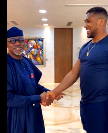 Video: Anthony Joshua meets, prostrates to greet Ogun governor Abiodun