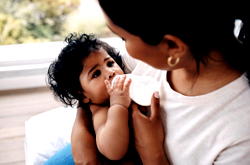 Breastfeeding or formula feeding: what to know