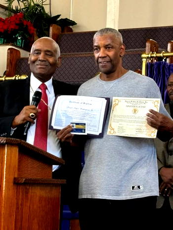 Video: Actor Denzel Washington baptised, becomes minister same day