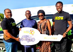 Financial expert advocates cashless society
