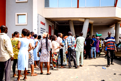 Nigerians groan as cash scarcity compounds hardship
