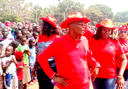 Imansuangbon tasks FG on national awards, donates to Edo IDP
