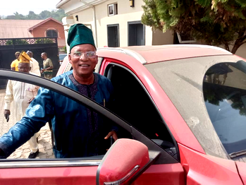 Gov Makinde honours media personalities with new cars in Ibadan