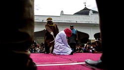 Man flogged in mosque for spending time alone with woman not his wife
