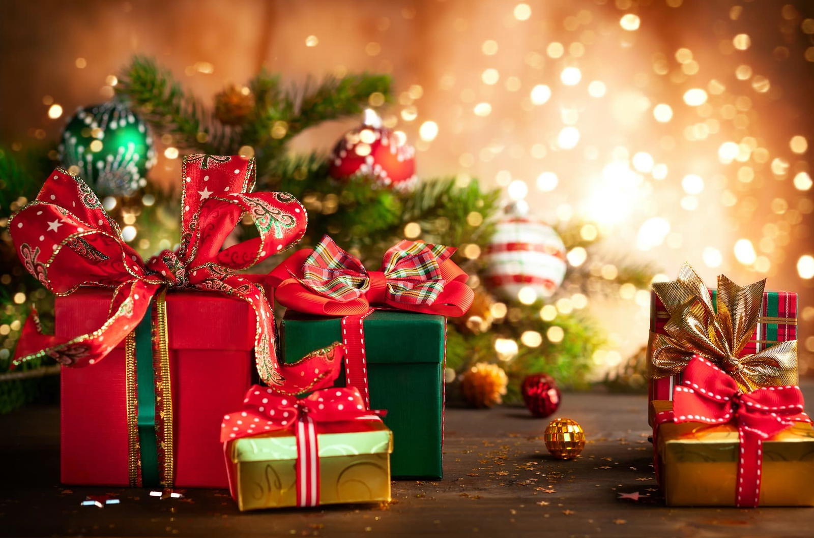 How red and green became the official colours of Christmas