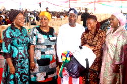 Sanwo-Olu reiterates commitment to poverty alleviation, empowers 1,500 entrepreneurs