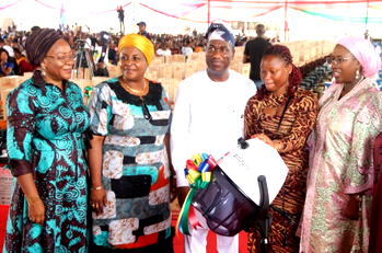 Sanwo-Olu reiterates commitment to poverty alleviation, empowers 1,500 entrepreneurs
