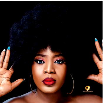 Caroline Ejibunu attempts Guinness World Record for most hairstyles made in 24hrs