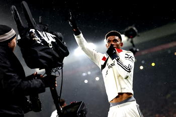 Rising star Amad Diallo signs new Man United contract