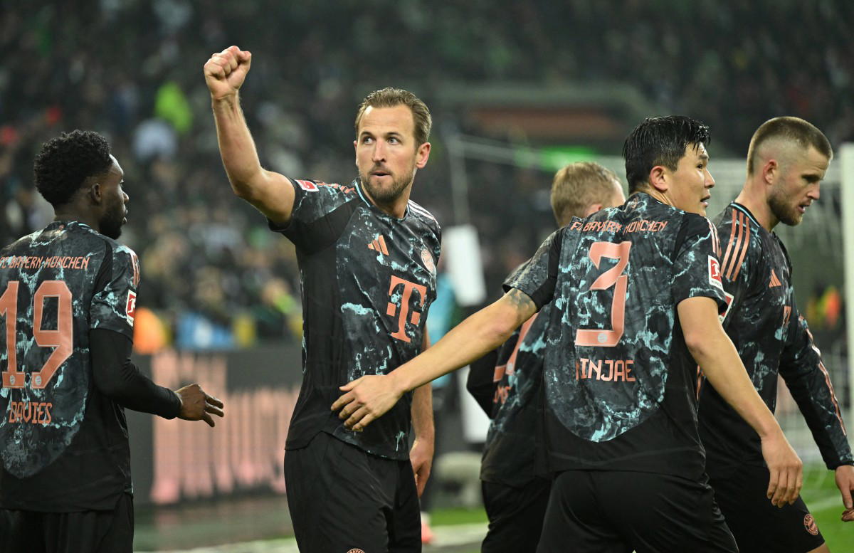 Penalty king Kane sends Bayern past Gladbach