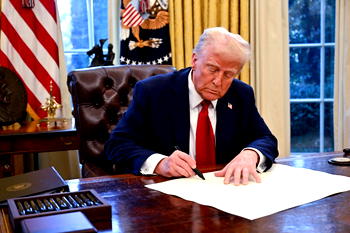 Judge chides Trump admin over rushed deportation flights