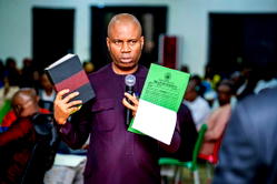 Gov Otti swears in Edo man as Abia HoS