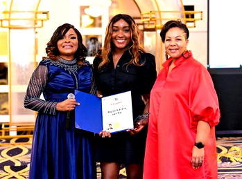 Chiamaka Diana Okafor wins Canada Vendors’ Business Excellence honor at Entrepreneur Awards