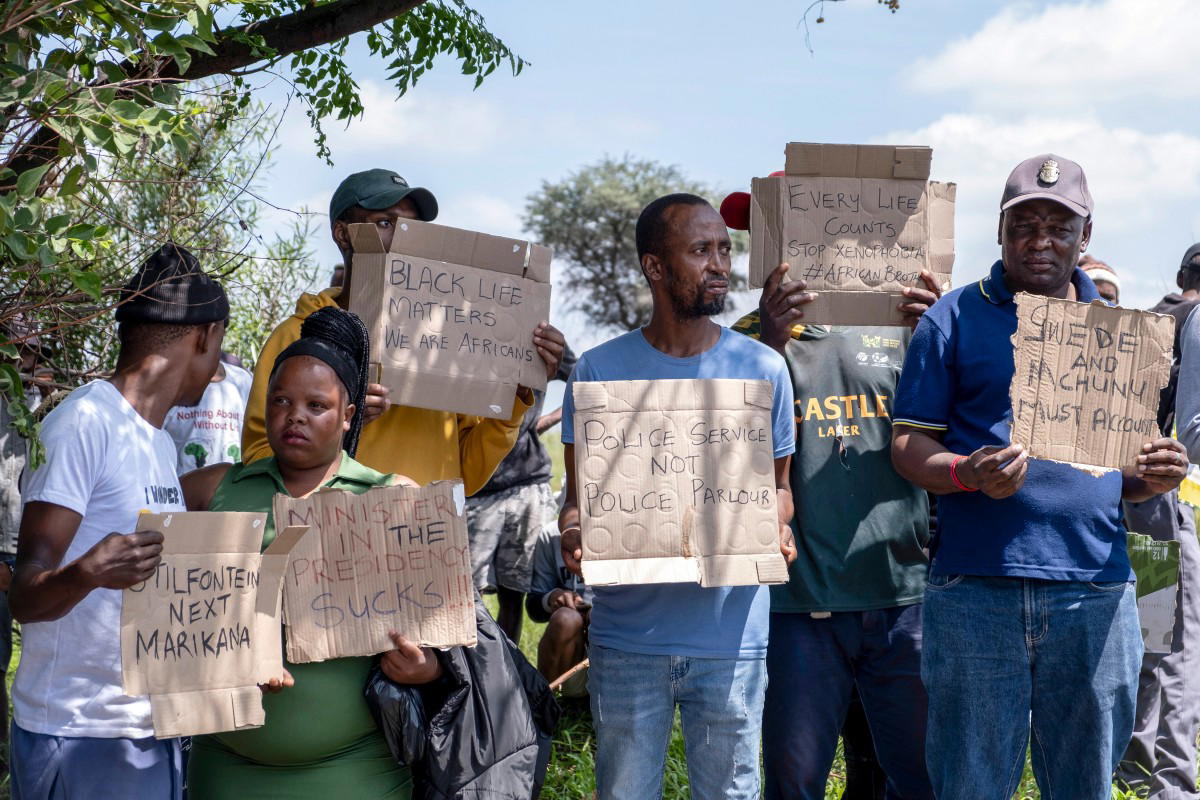 60 dead at illegal South African mine