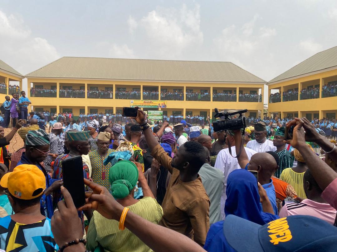 Senator Adeola inaugurates developmental projects in Ogun