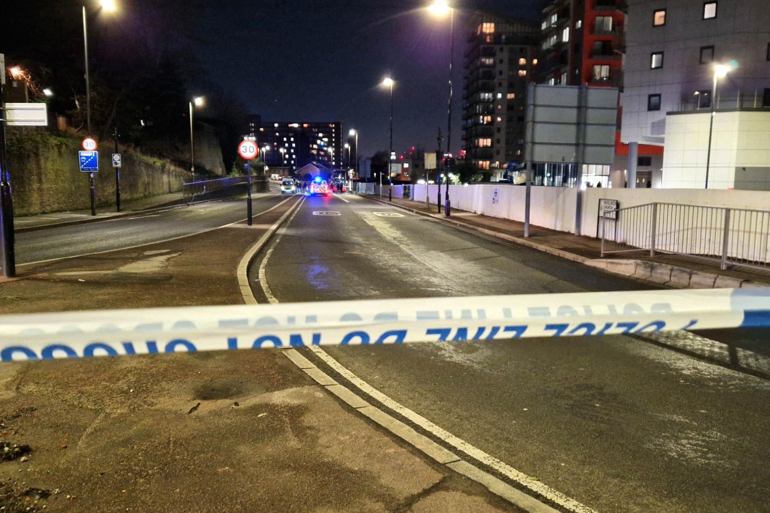 14-yr-old boy stabbed to death in London bus
