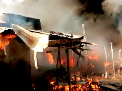Fire burns shanties in Lagos