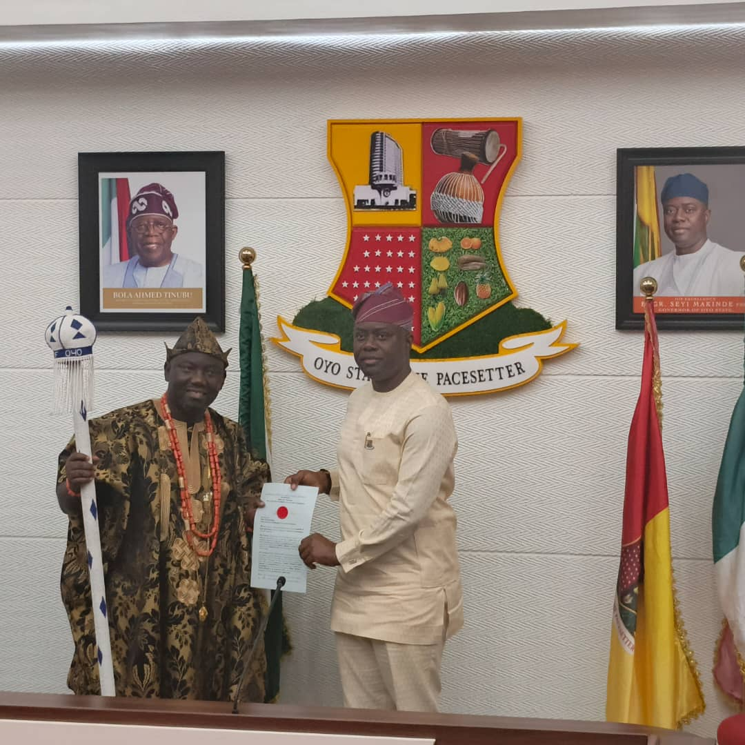 Makinde presents staff of office to new Alaafin [Photos]