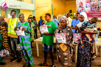Yuletide: NGO distributes food palliatives to over 500 Osun residents