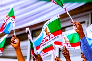 2 Edo LG chairmen, 13 councillors, defect to APC