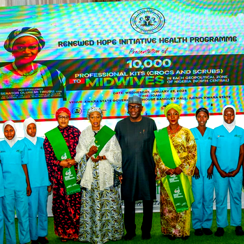 Oluremi Tinubu distributes 60,000 kits to midwives in Nigeria