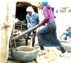‘How we became vulcanisers by accident’ – Ilorin sisters who want to be doctor, accountant