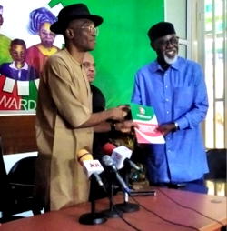 Anambra Guber: APC founding auditor picks LP forms, vows to sack Soludo