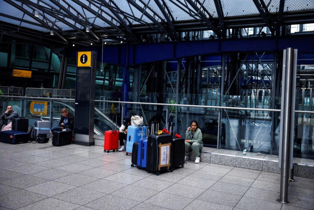 London’s Heathrow airport shut down after fire causes major power cut