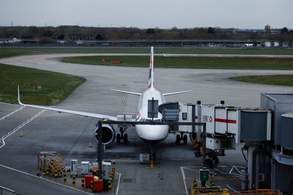 First flights land at Heathrow after power station fire