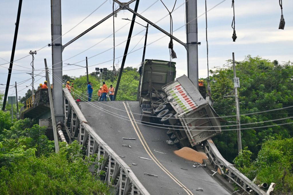 Four killed in Ecuador bridge collapse