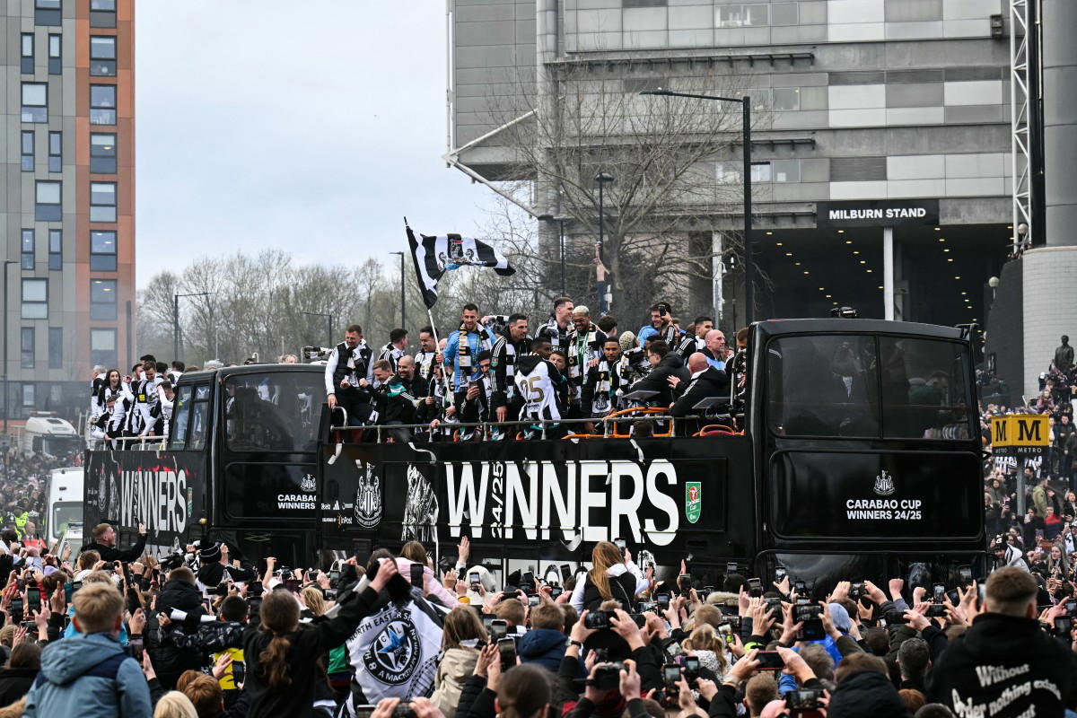 150,000 Newcastle fans line streets to celebrate end to trophy drought