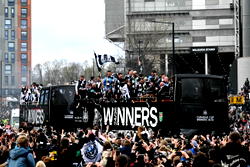 150,000 Newcastle fans line streets to celebrate end to trophy drought