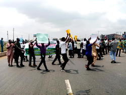 Ogun students block Lagos-Ibadan Expressway, demand IGP’s intervention over LASU graduate’s disappearance