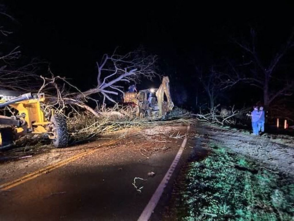 US weekend tornadoes death toll rises to at least 40